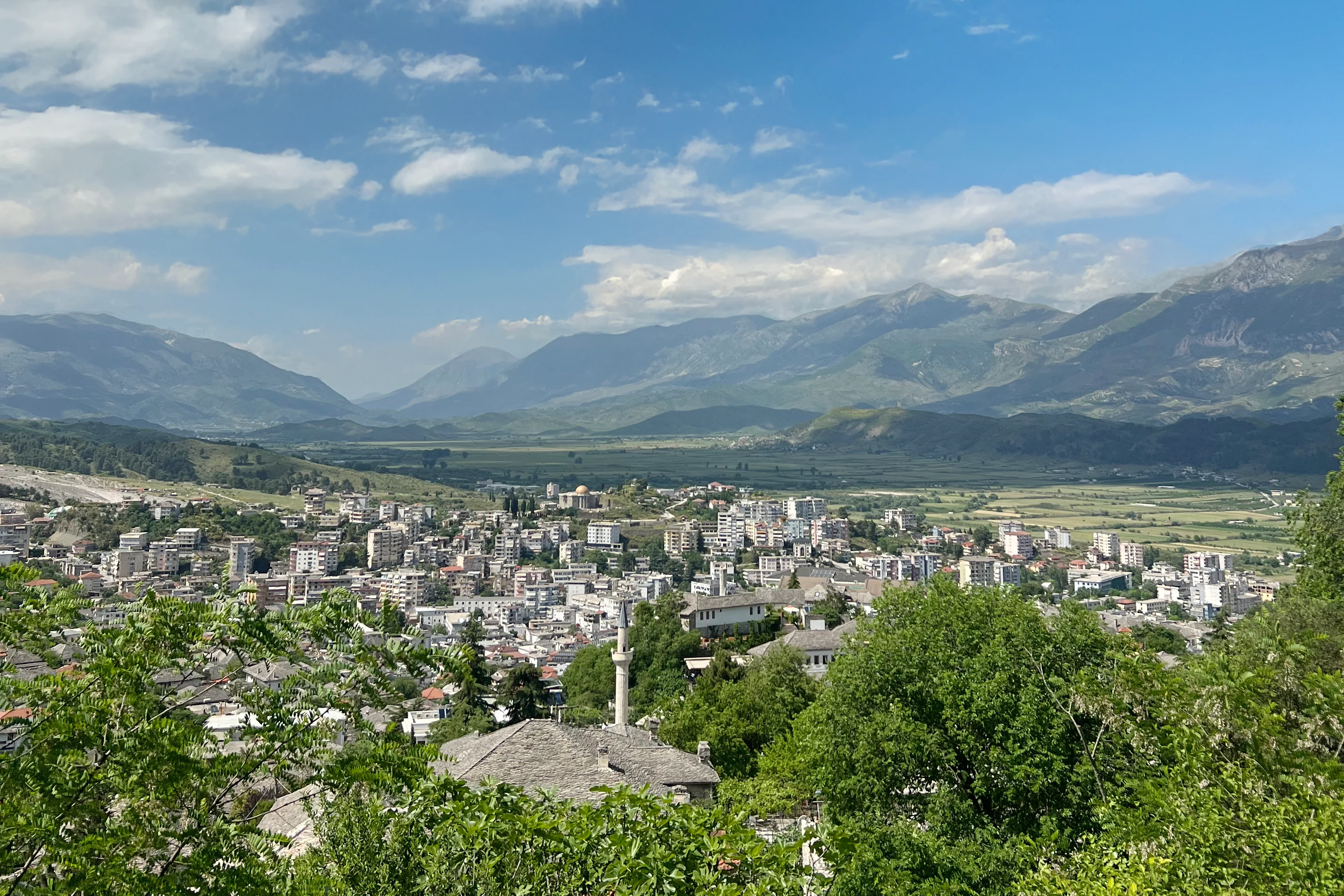 Utsikt over naturen fra byen Gjirokastër 