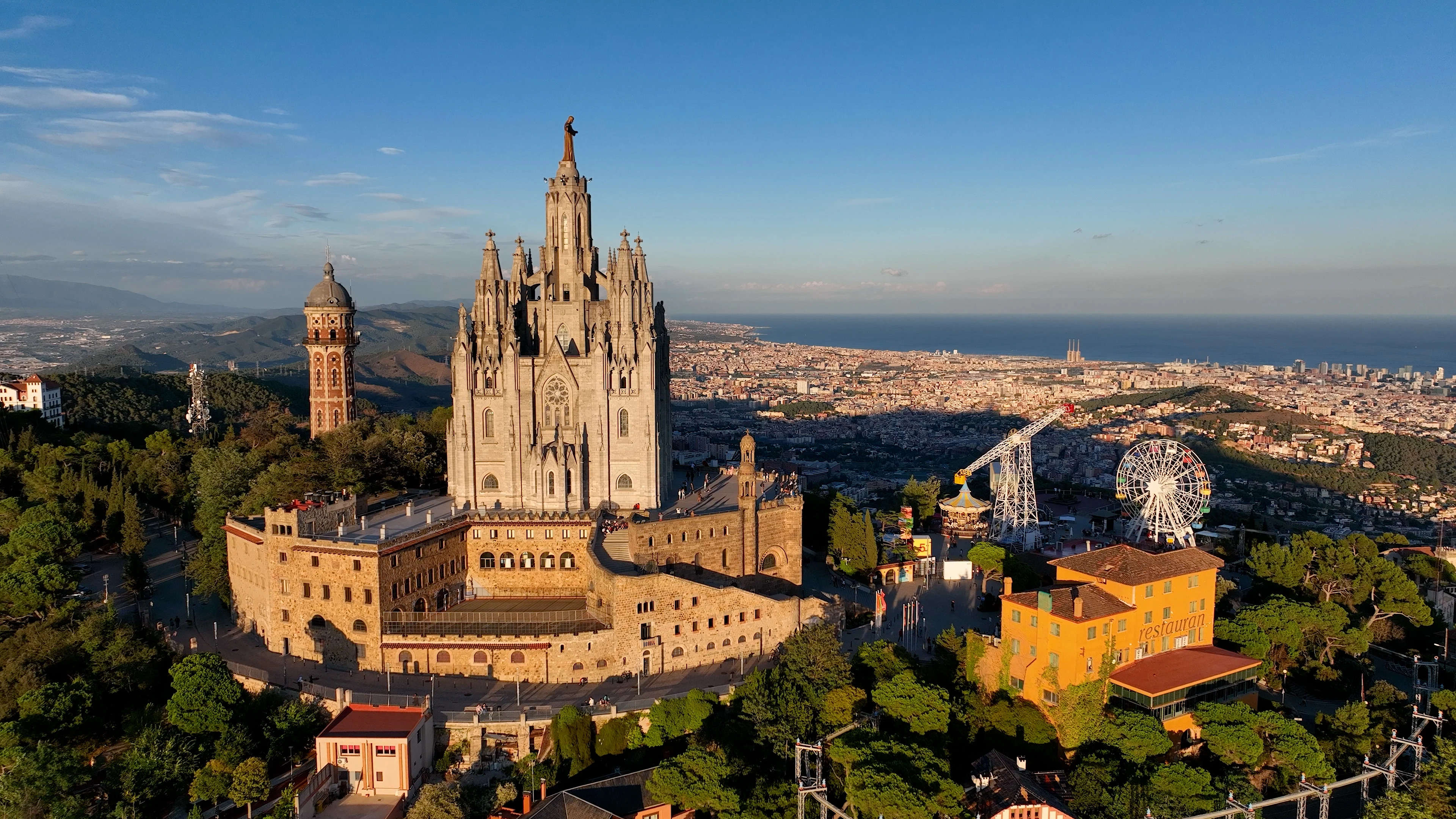 Utsikt över kyrkan i Tibidabo