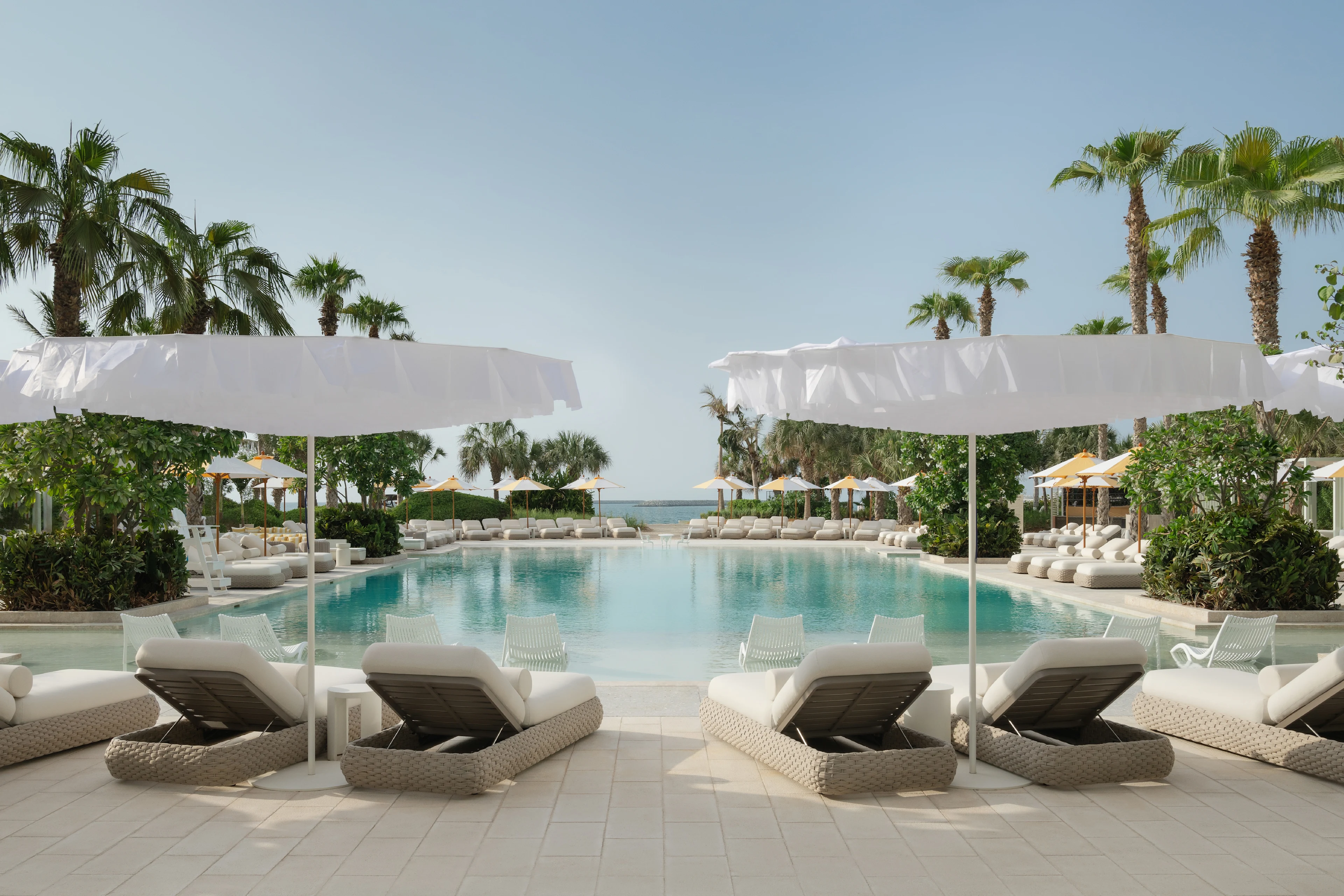 Utsikt over bassengområdet på Dubai Delano Hotel 