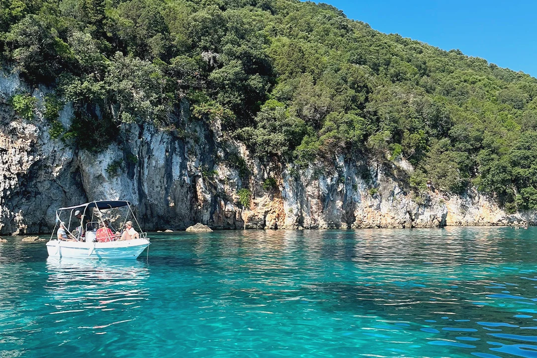 Bukt strax utanför Sivota som kallas Blue Lagoon