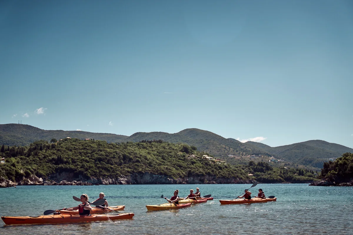 Kajaker vid Sivota Retreat - powered by Playitas