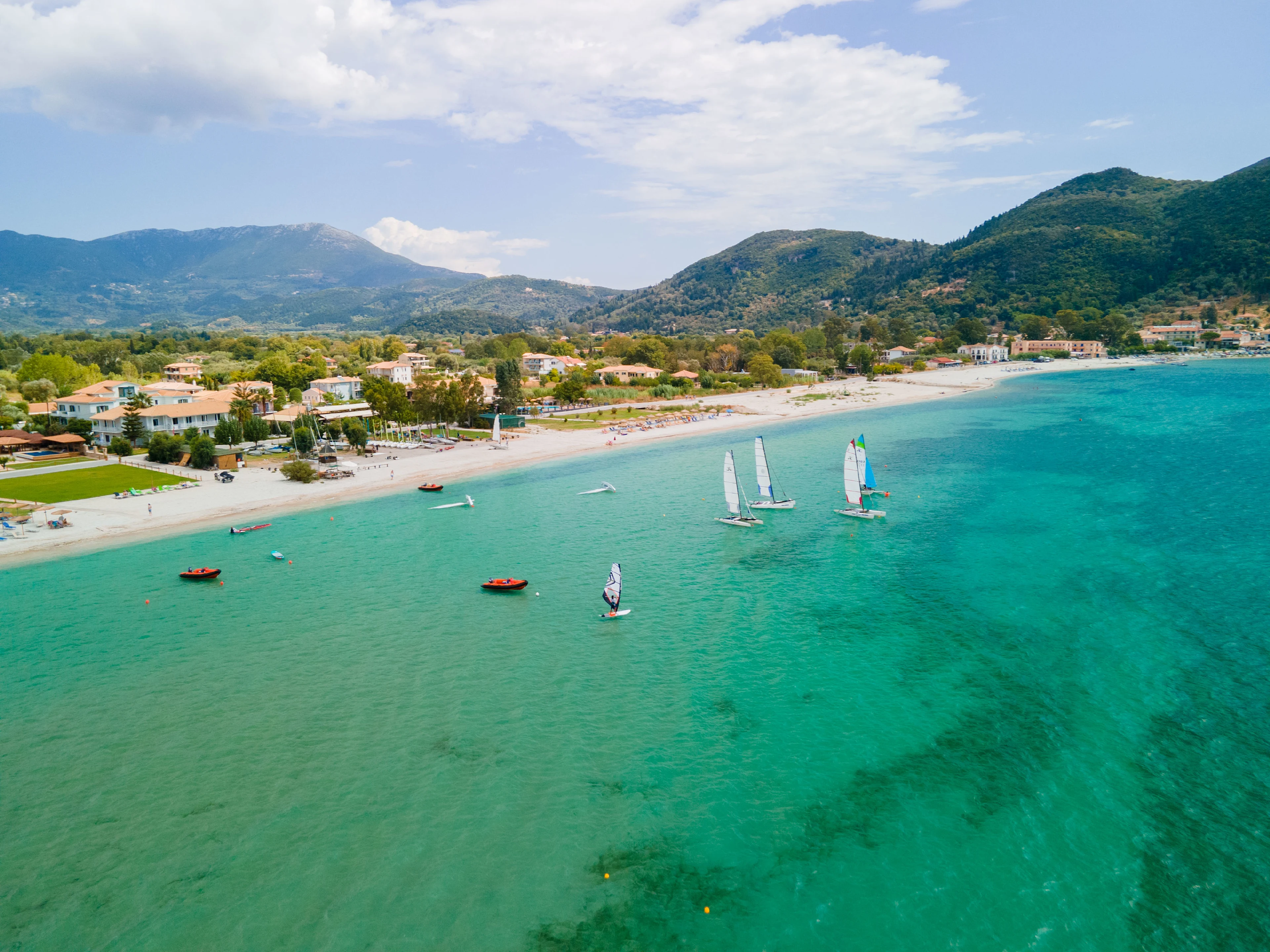 Uitzicht op het surfstrand van Vassiliki op Lefkas