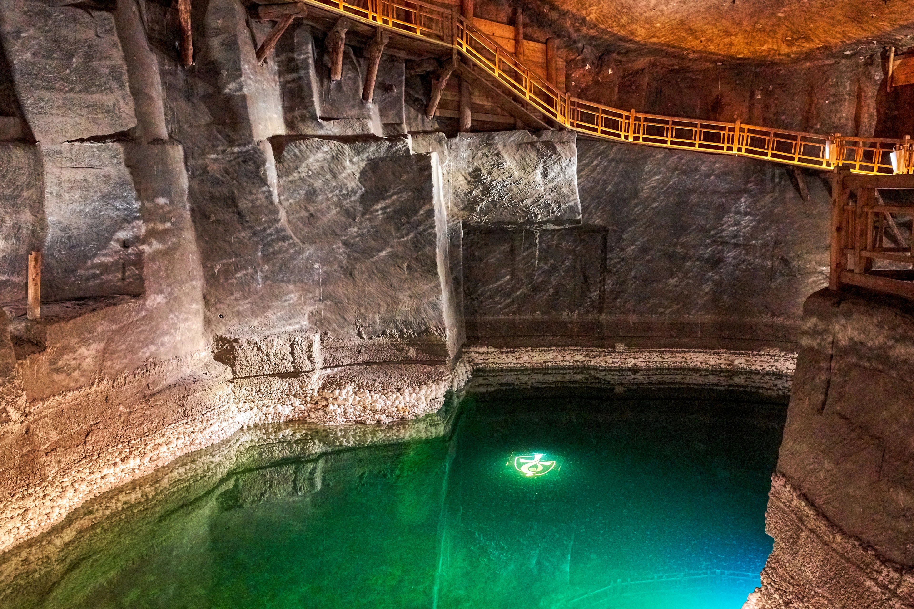 En sjö inne i saltgruvan Wieliczka