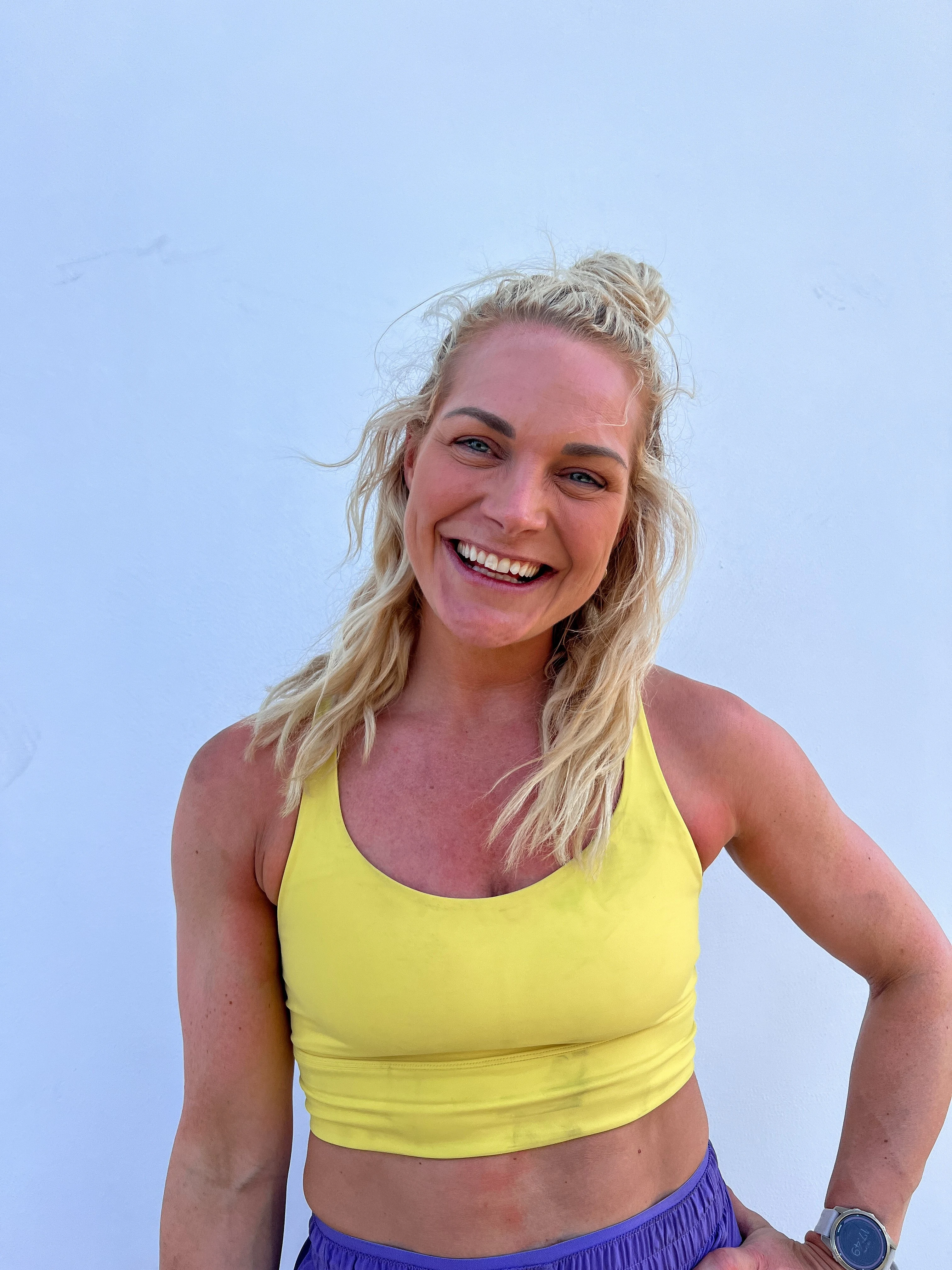 Profilbilde av Catrine Collins i gul topp 