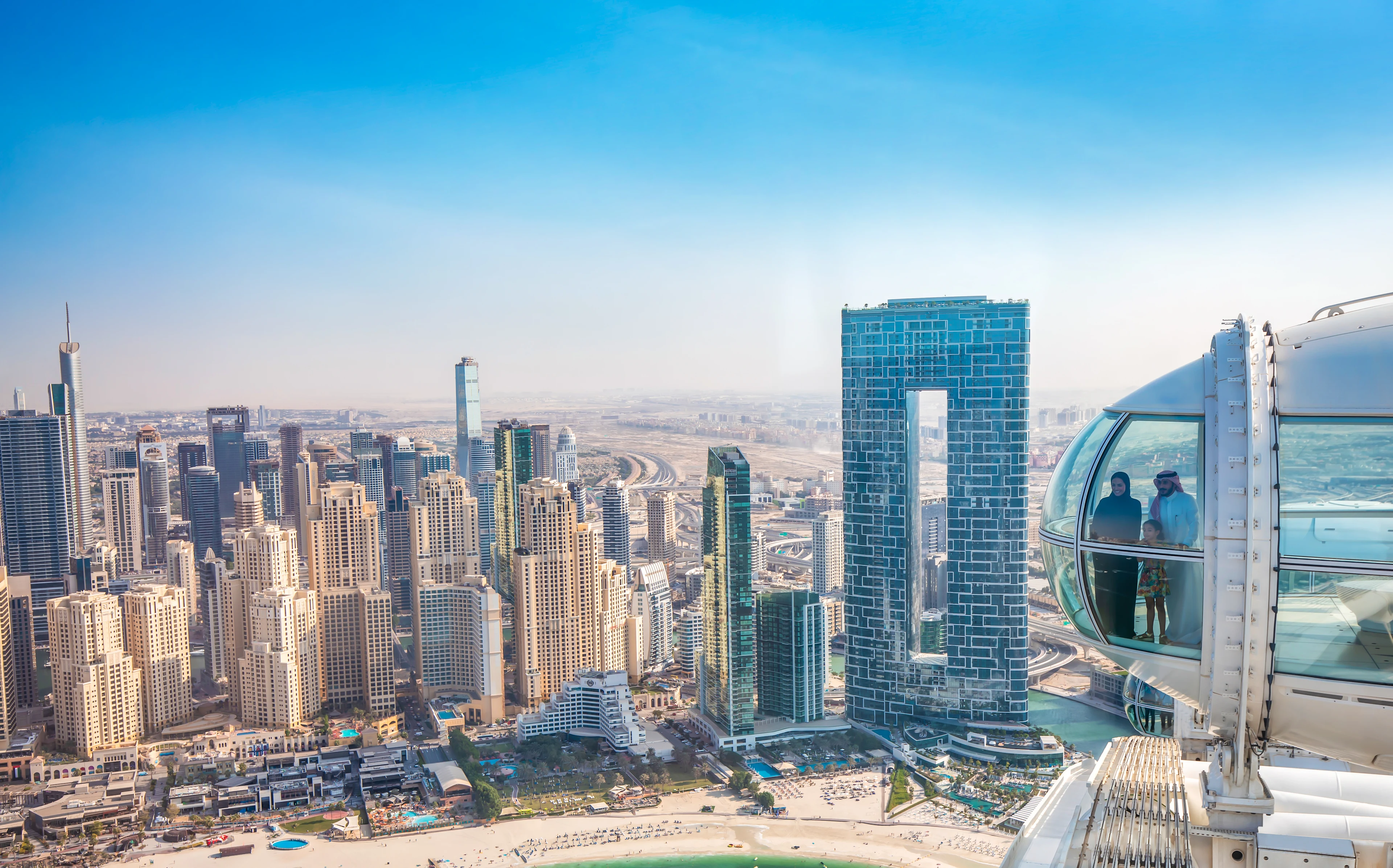 Pariserhjulet Ain Dubai med utsikt över Dubais skyline från en glasgondol