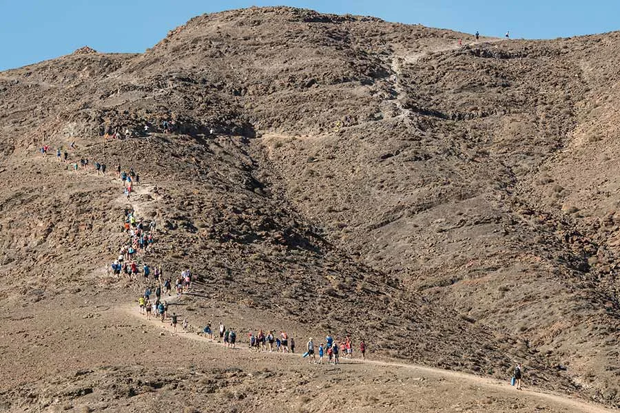 Vandringsled på ett berg 