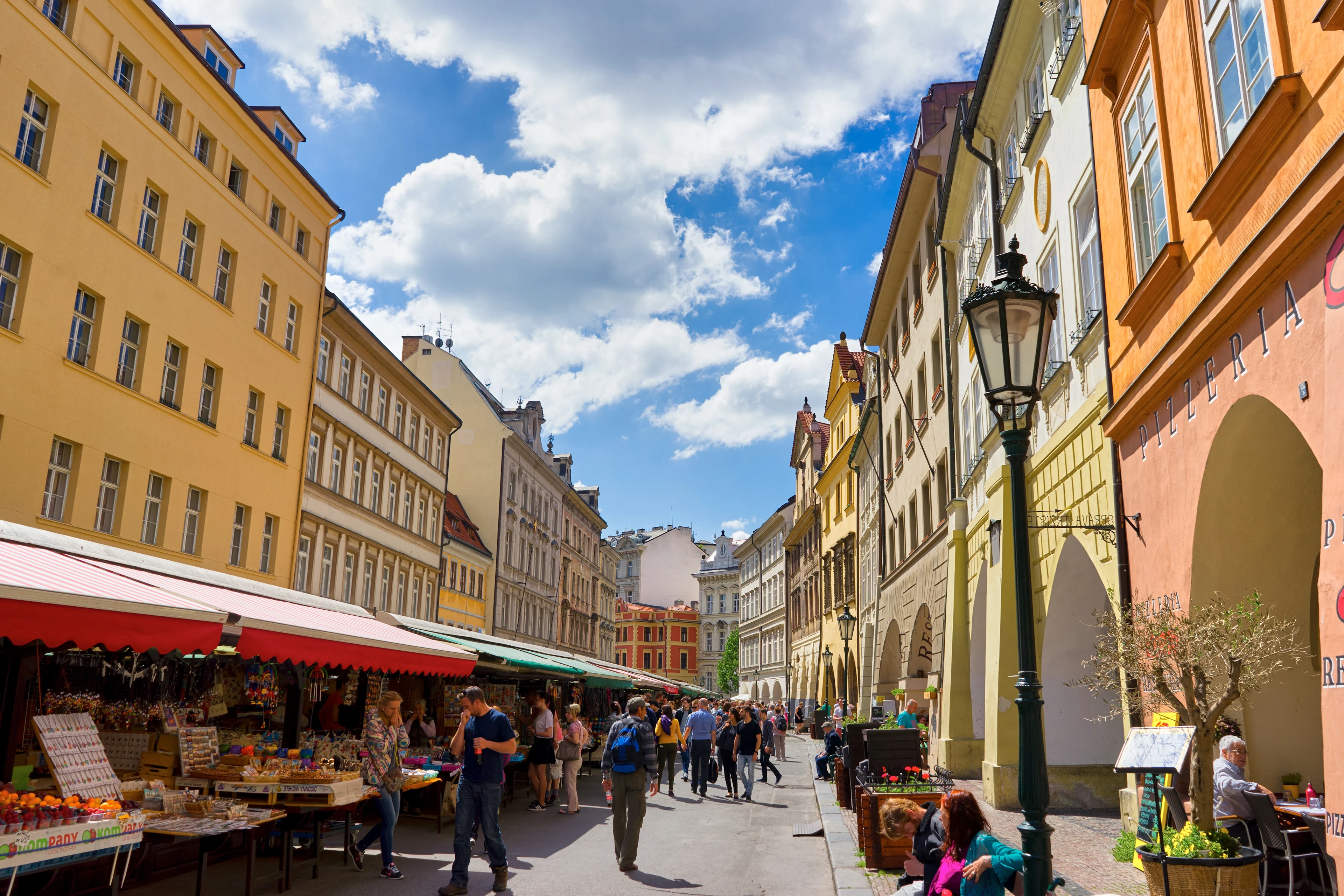 Marknadsstånd på Havelmarknaden i Prag 