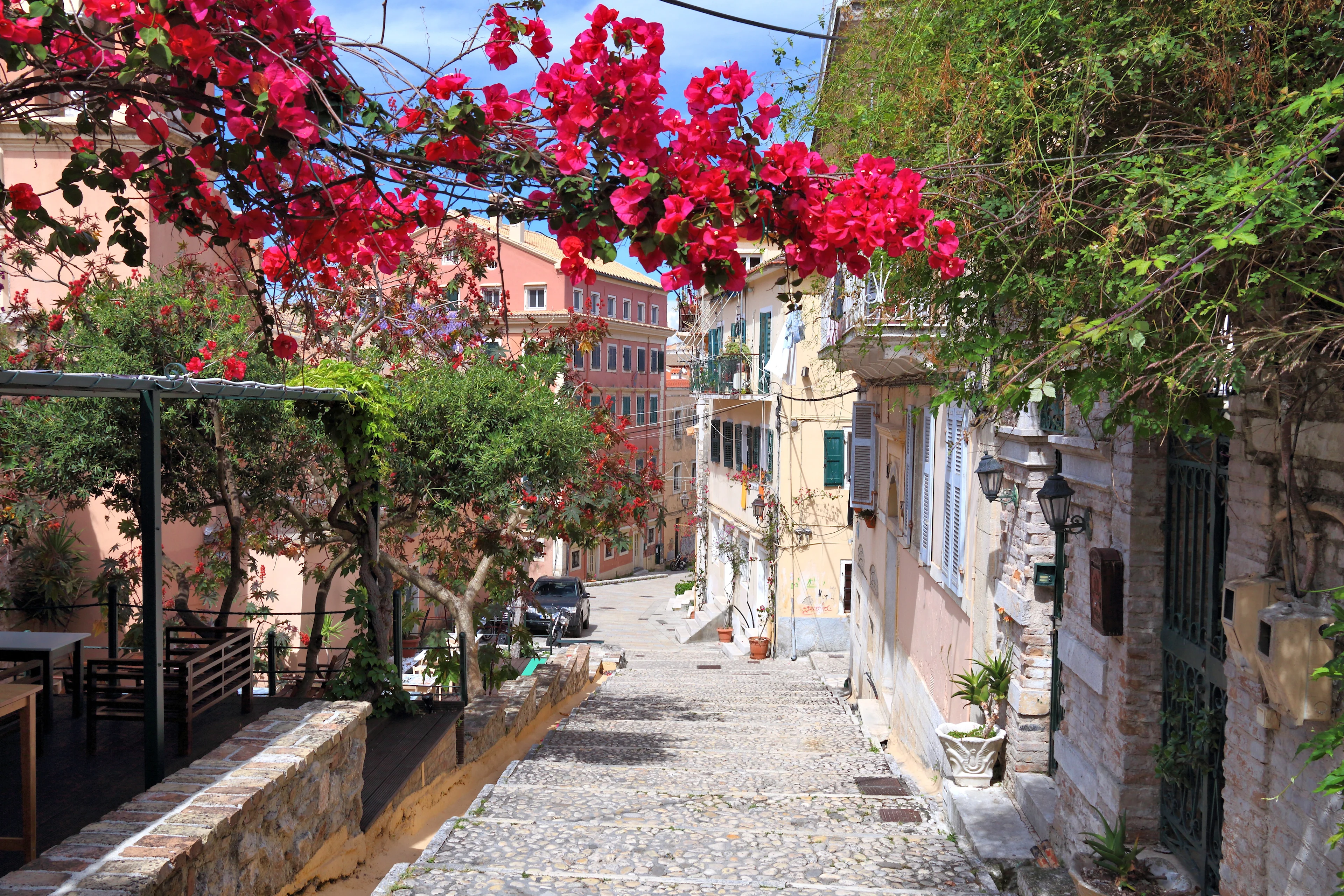 Mysig gata i Korfu stad