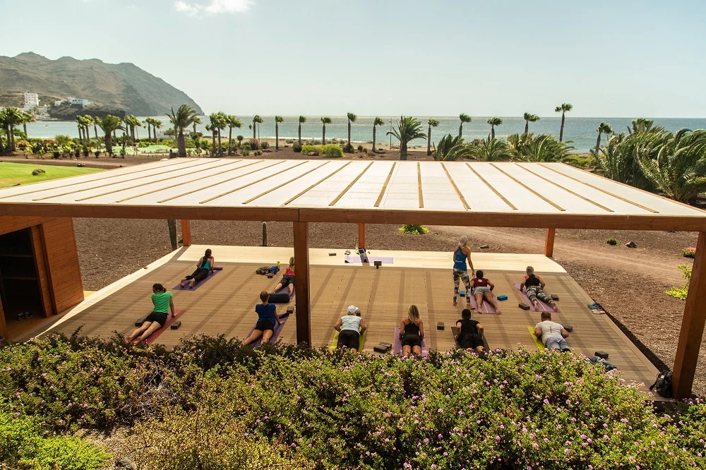 Yogashala på stranden på Playitas Resort