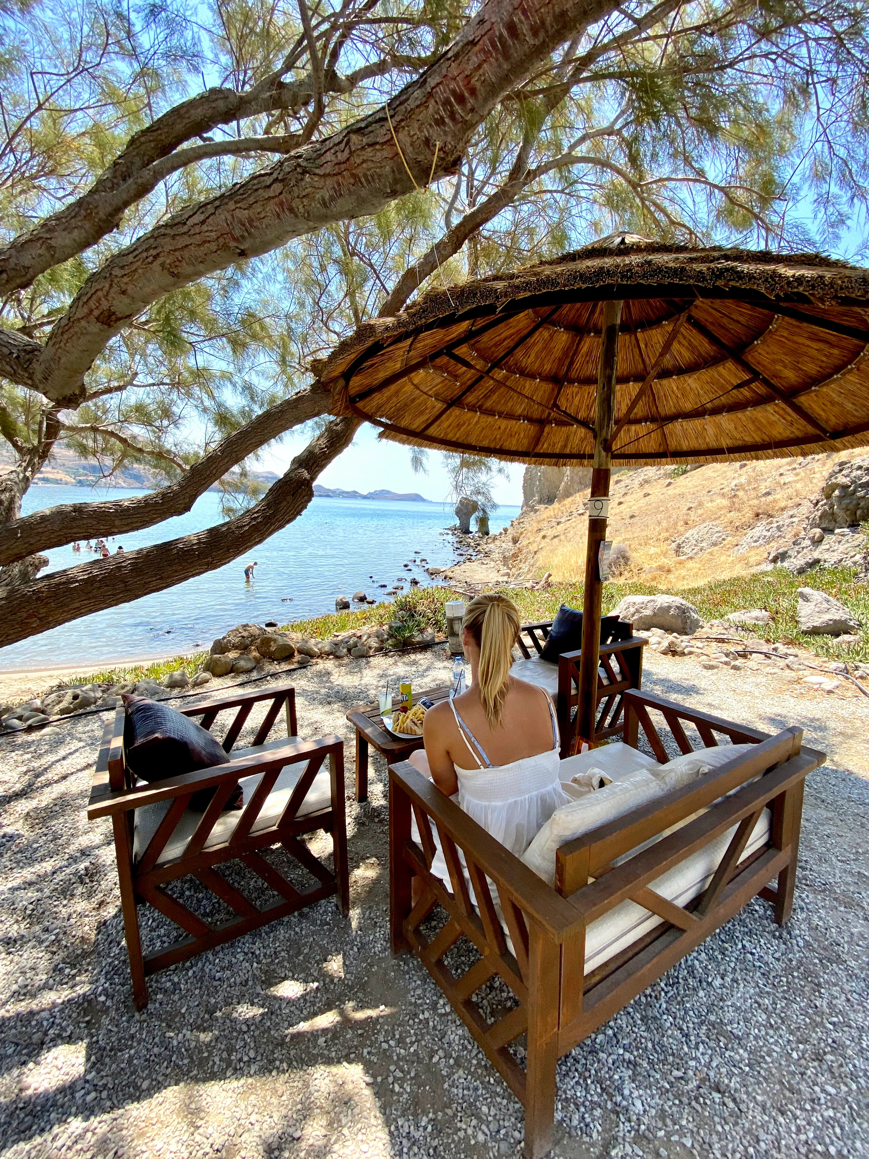 Agios Ioannis-stranden og Beach Bar Raratonga