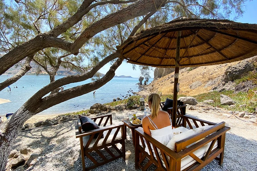 Agios Ioannis-stranden og Beach Bar Raratonga