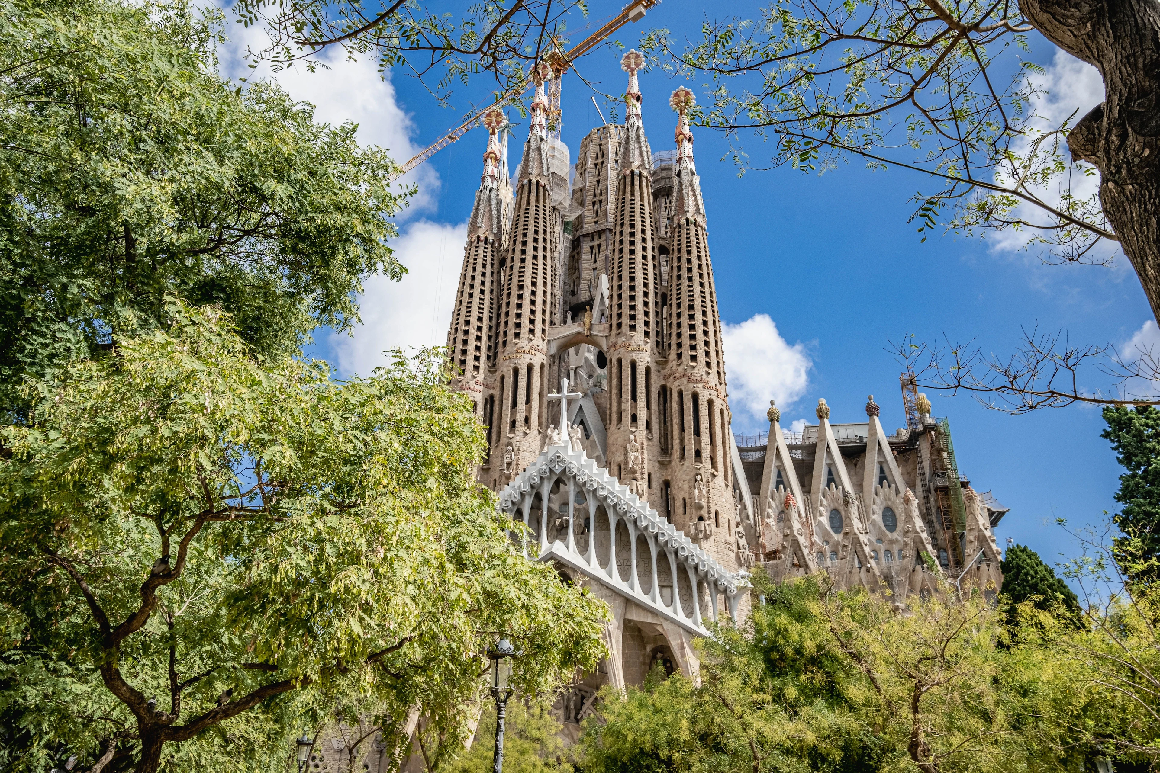 Vy över ikoniska Sagrada Familia