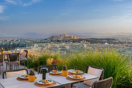 utsikt över Akropolis från en takbar i Aten