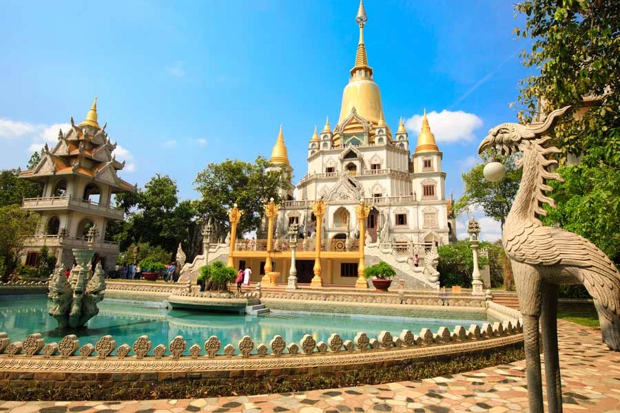 Buu Long Pagoda