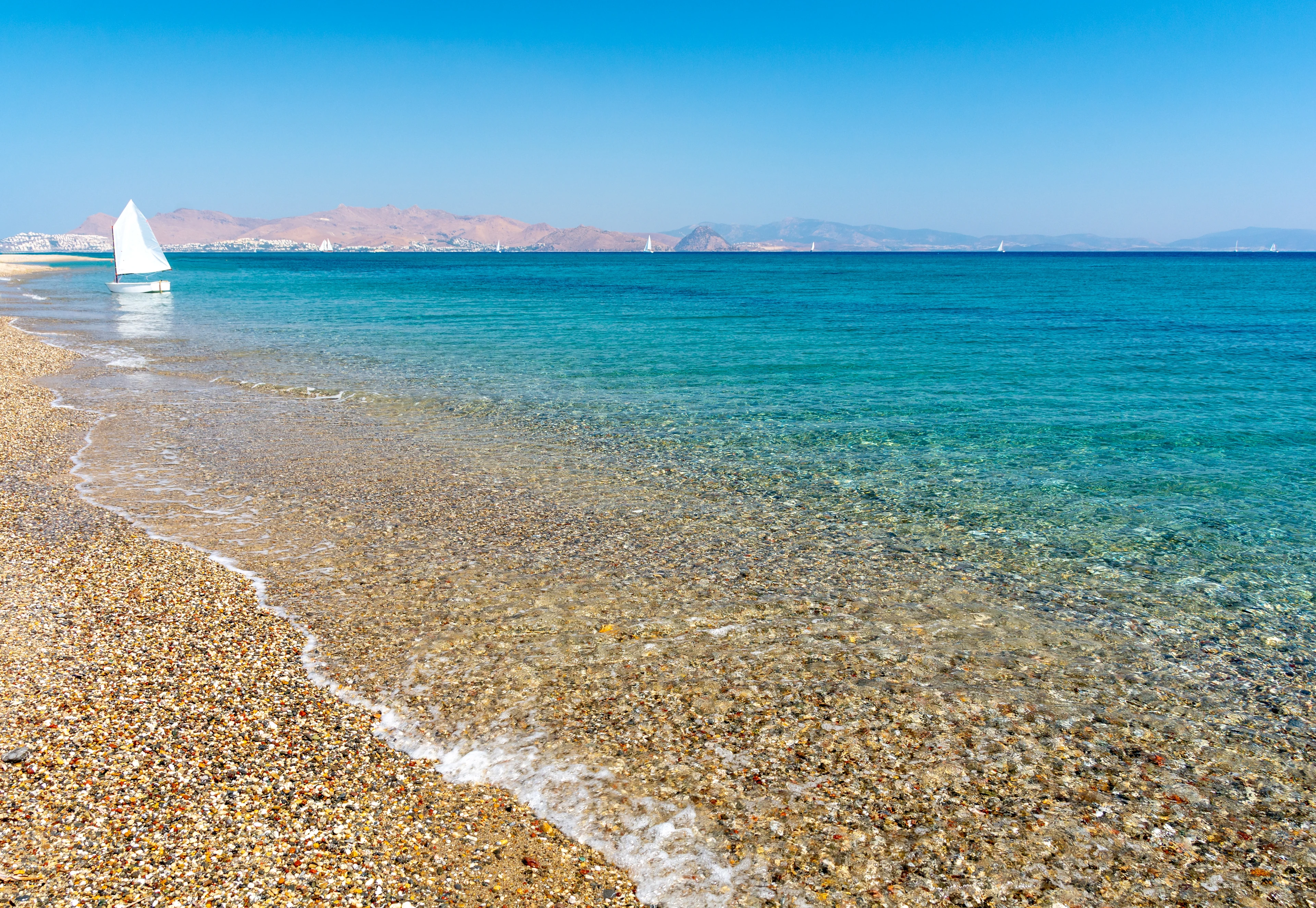 Kristallklart vatten vid Lambi beach på Kos