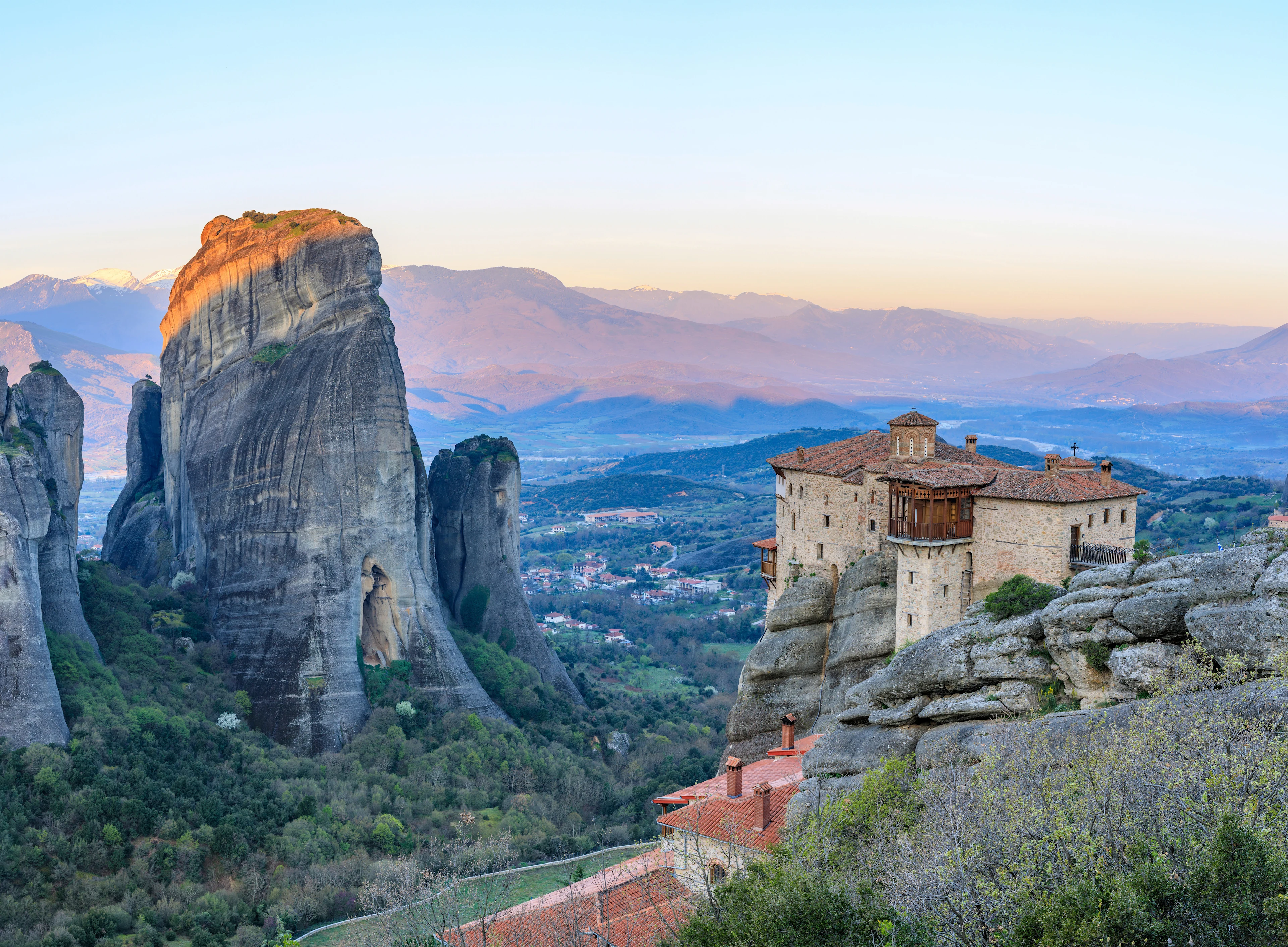 Uitzicht op majestueuze bergen in het magische Meteora in Griekenland