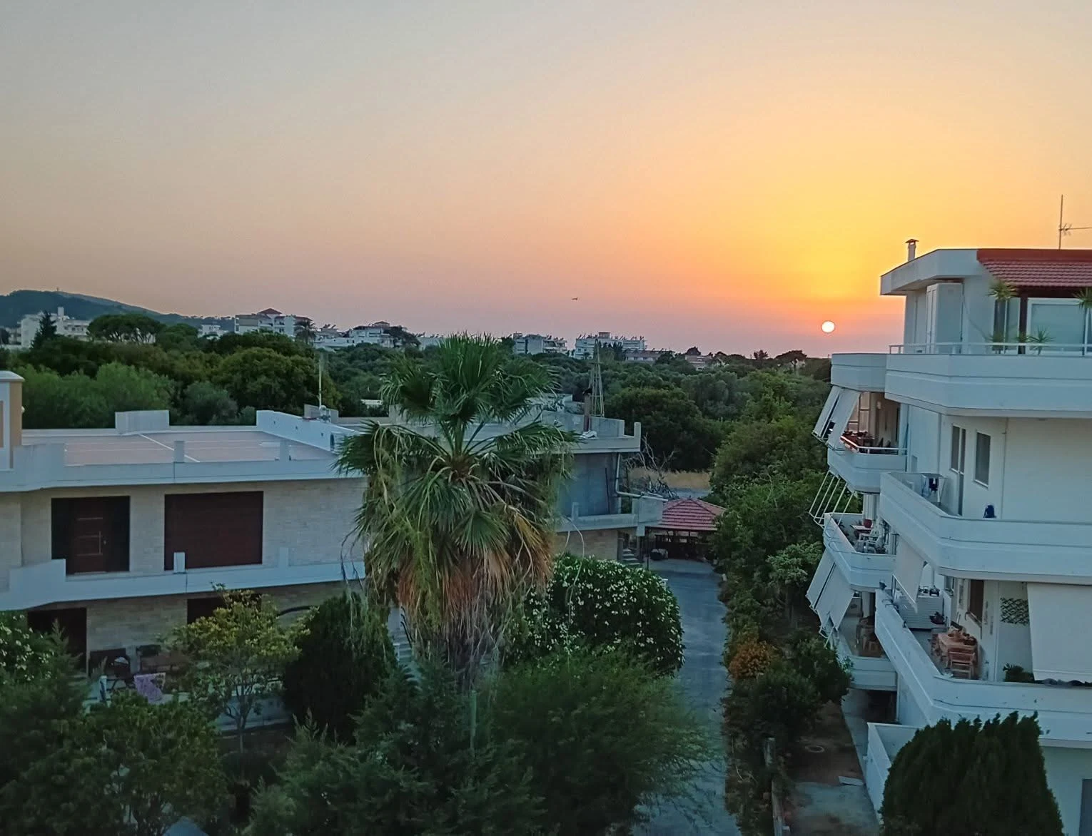 Solnedgång från en balkong på Rhodos, fotat av Inka Svahn
