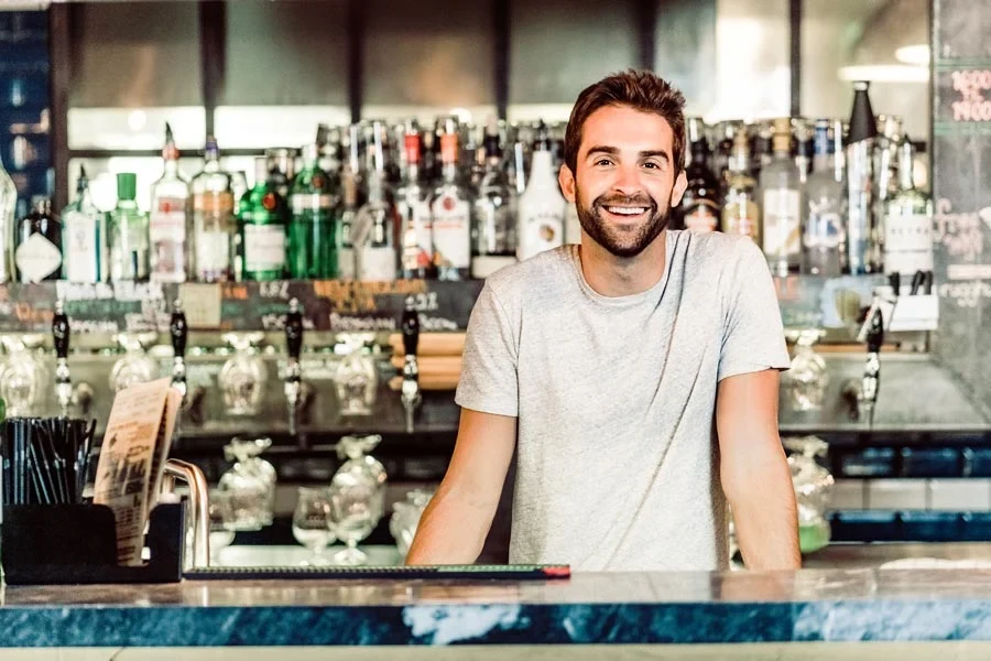 bartender i bar