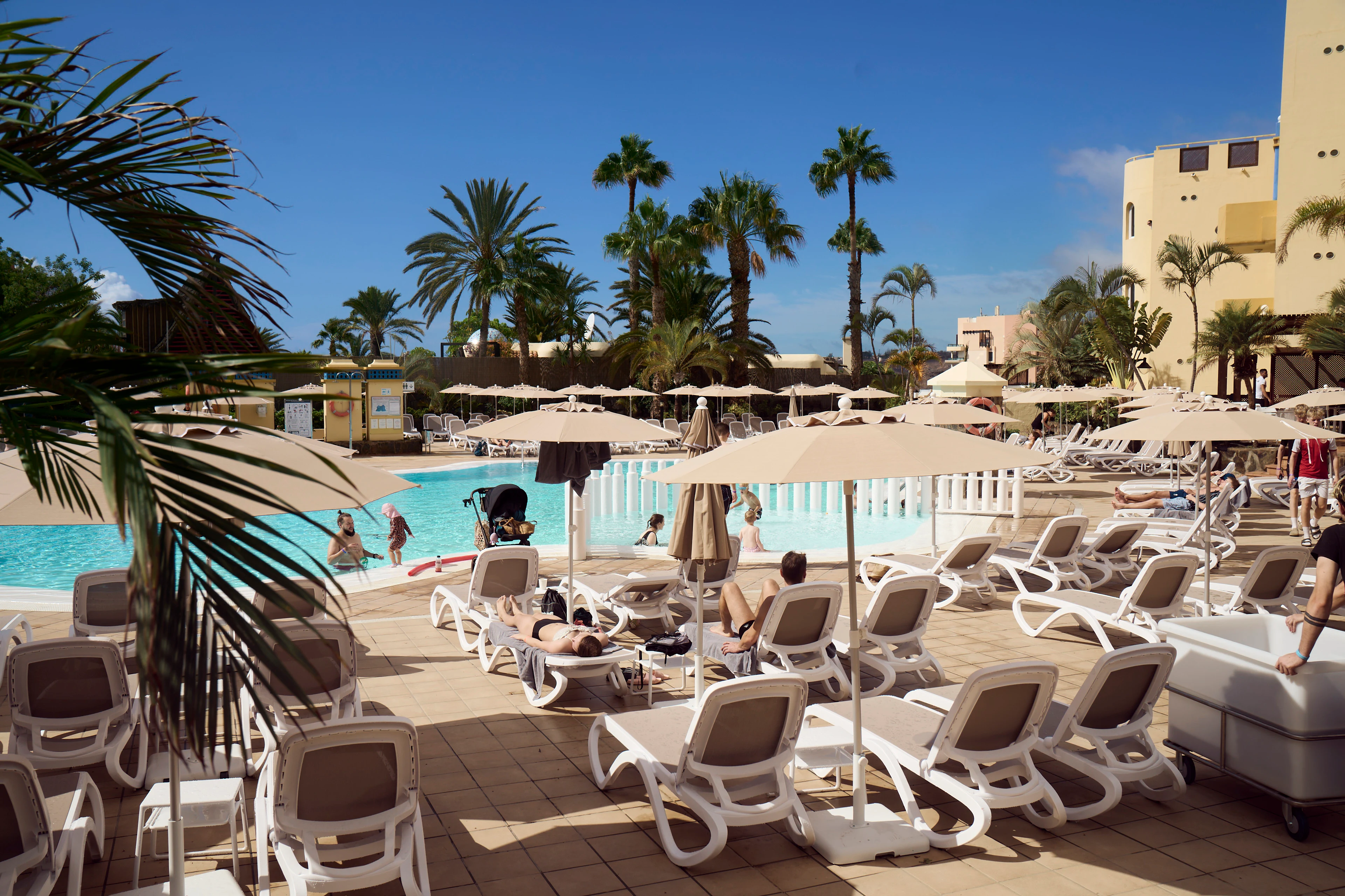 pool area monte feliz