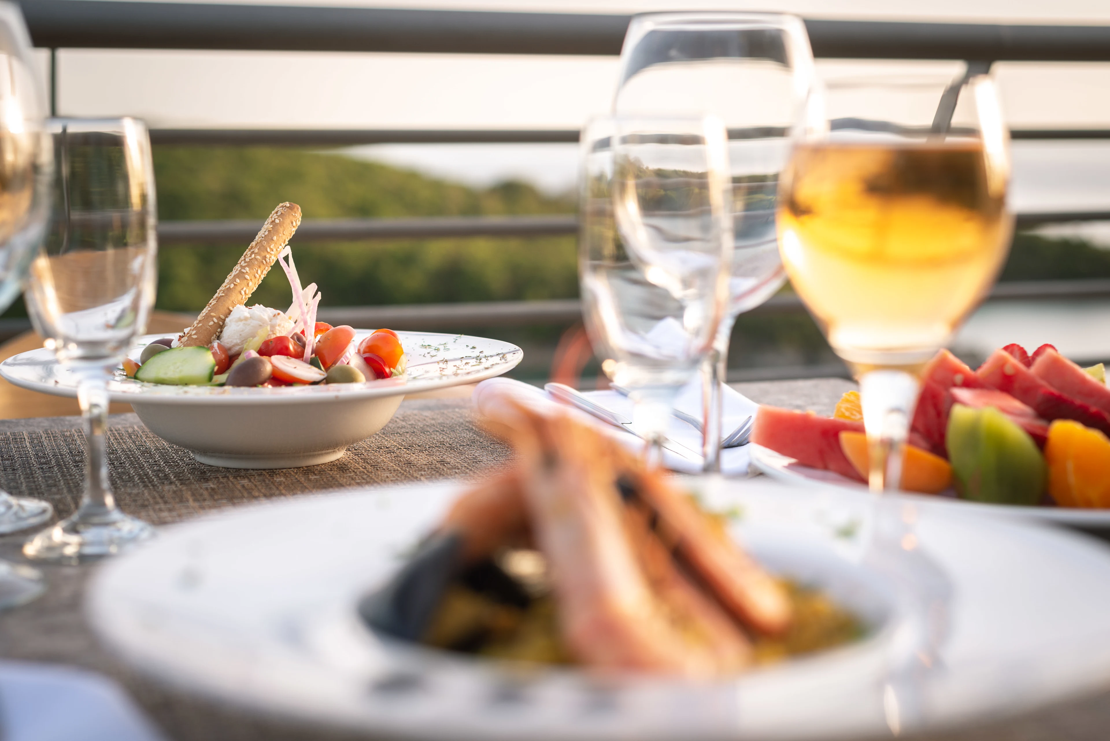 Dukar bord på Sivota Retreat