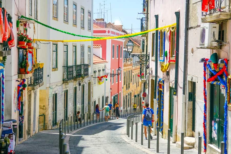 Det fargerike alfama-distriktet i Lisboa