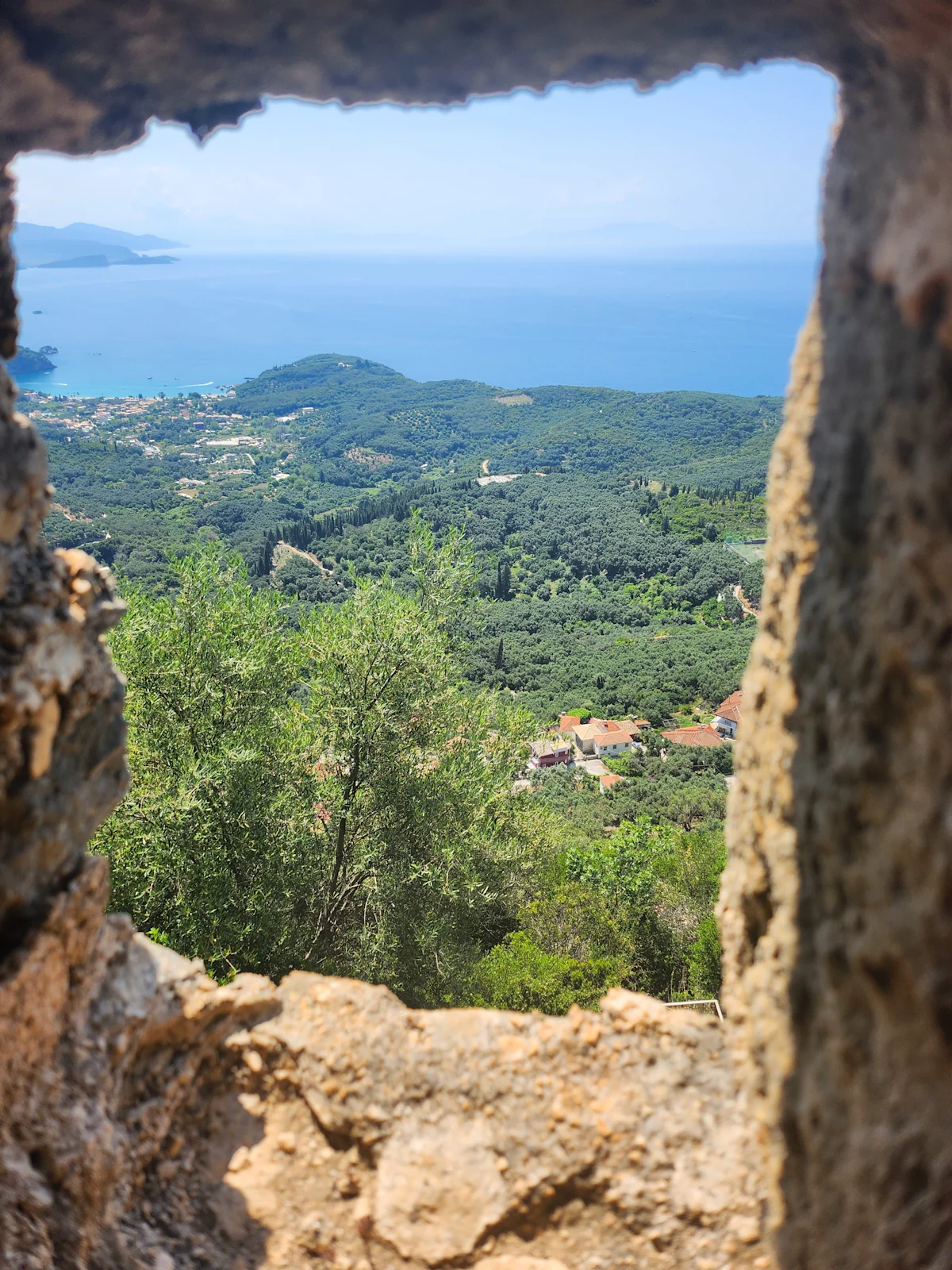 Med Ole og Birte på rejse og udsigt over Parga fra borg