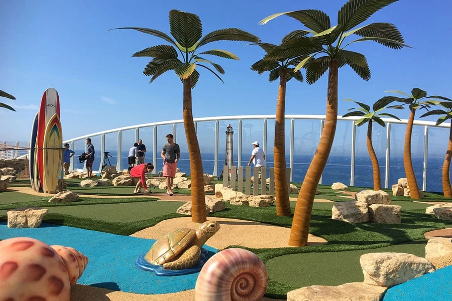 Minigolfbane om bord på cruiset