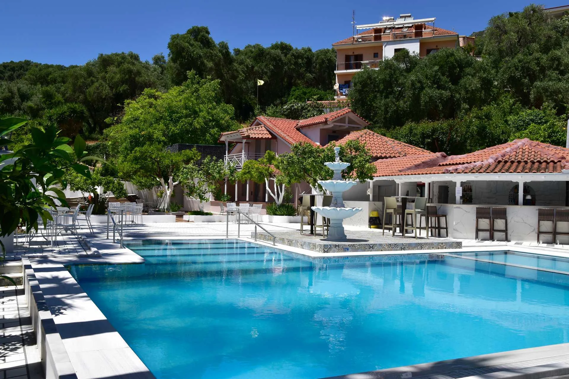 Poolområde hotel Bacoli