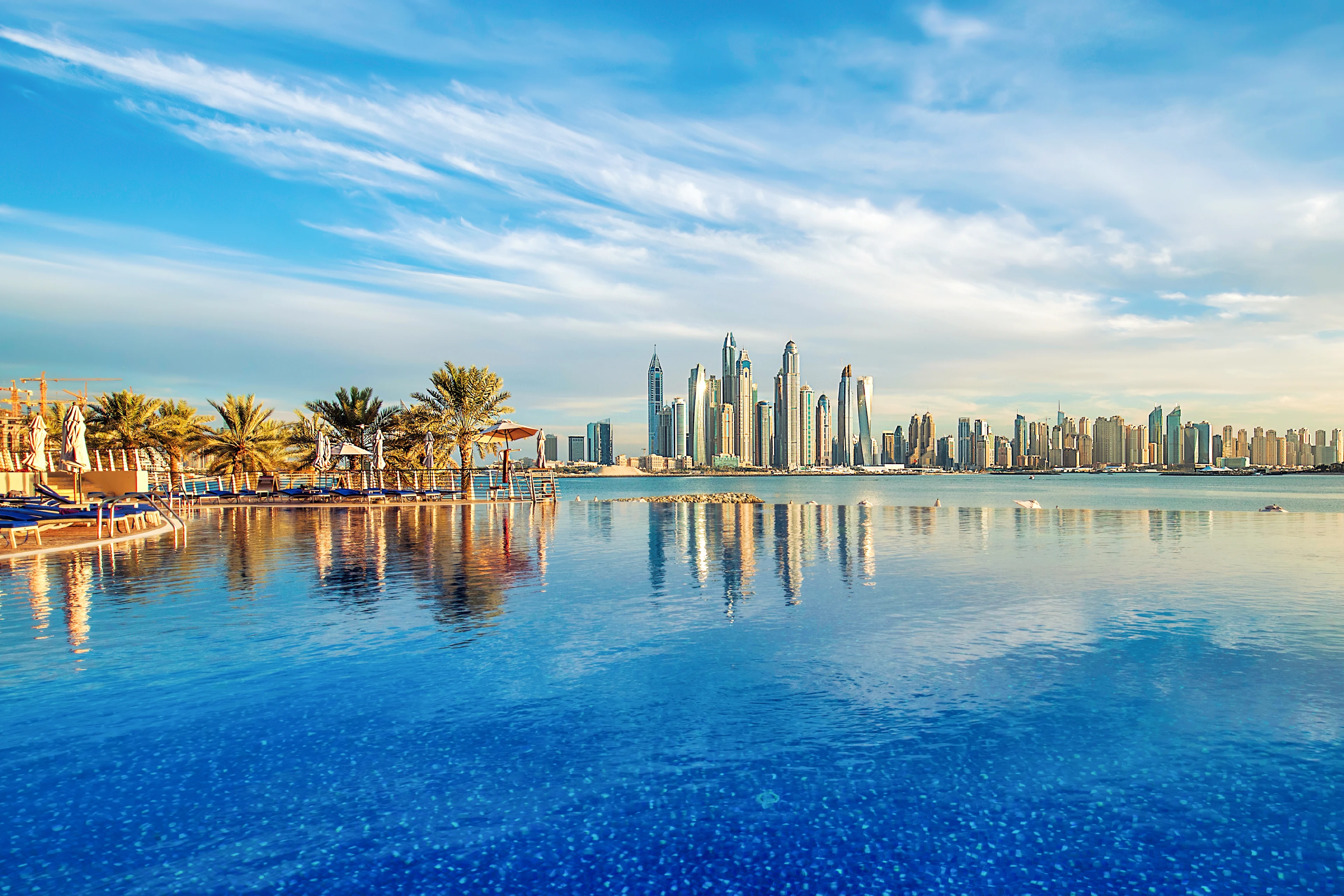 Vy över skyline i Dubai