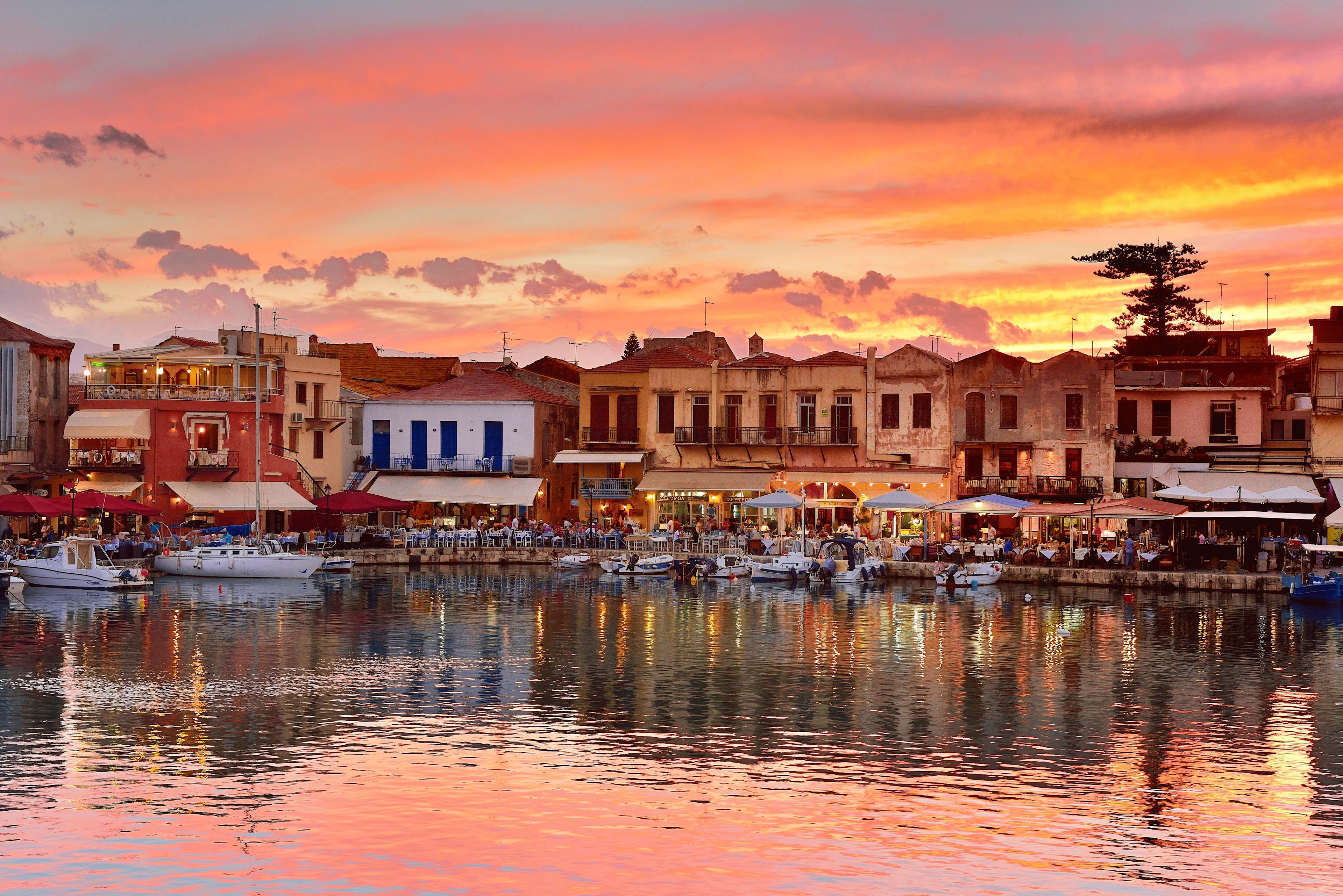 Solnedgang over den venetianske havn i Rethymnon
