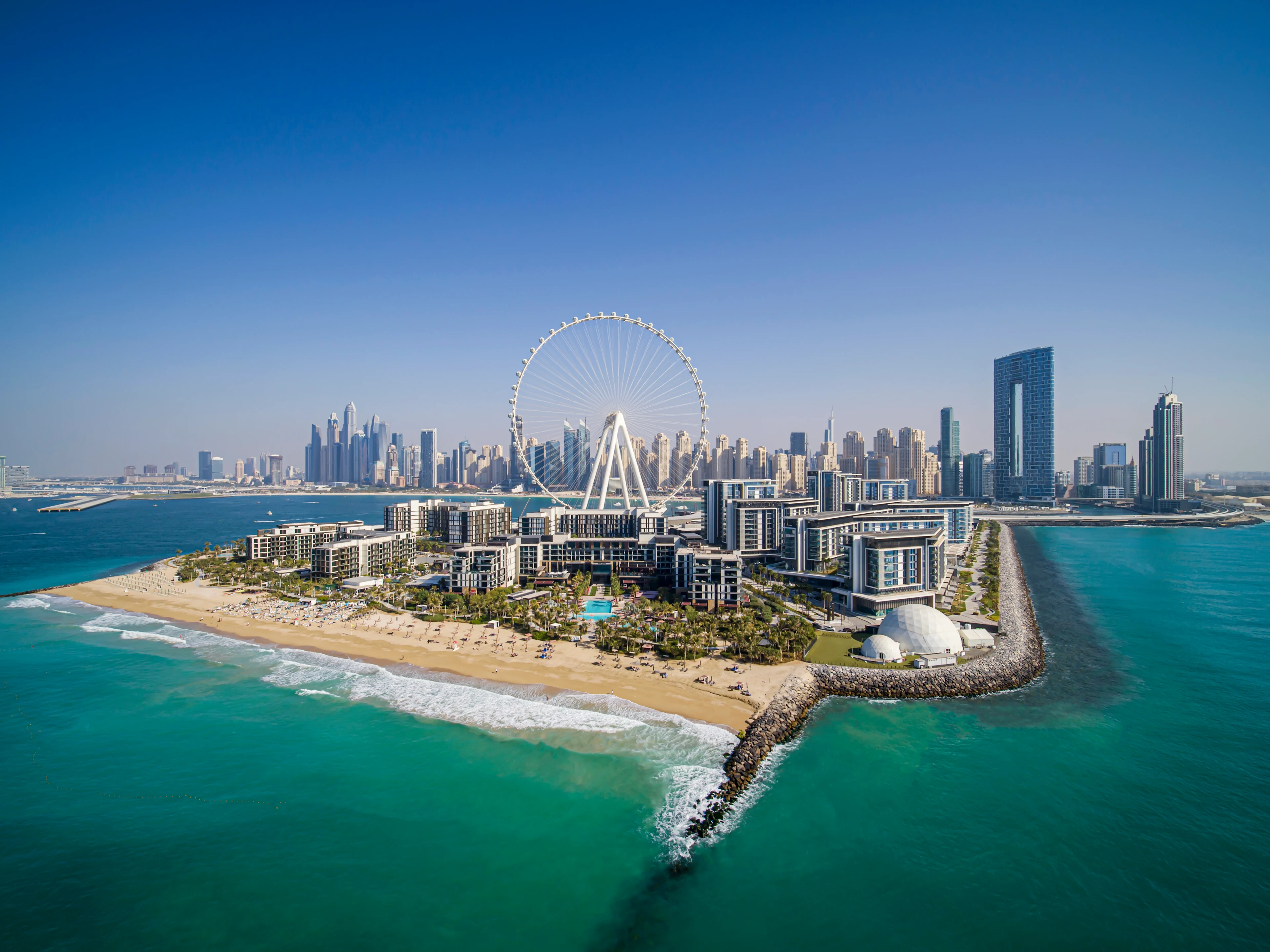 Näkymät Dubaihin ja kaunis hiekkaranta