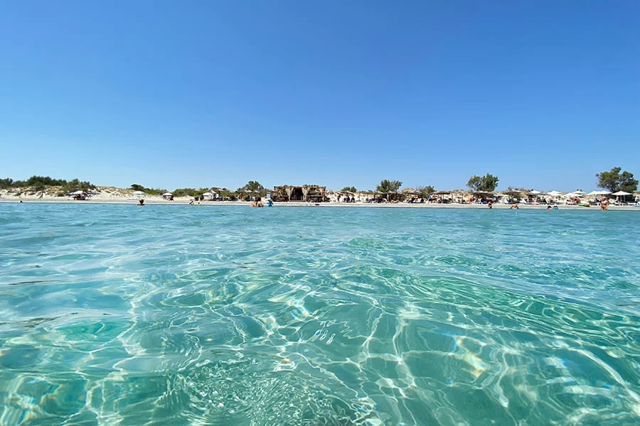 Krystalklart vand ved Kero Beach på Limnos