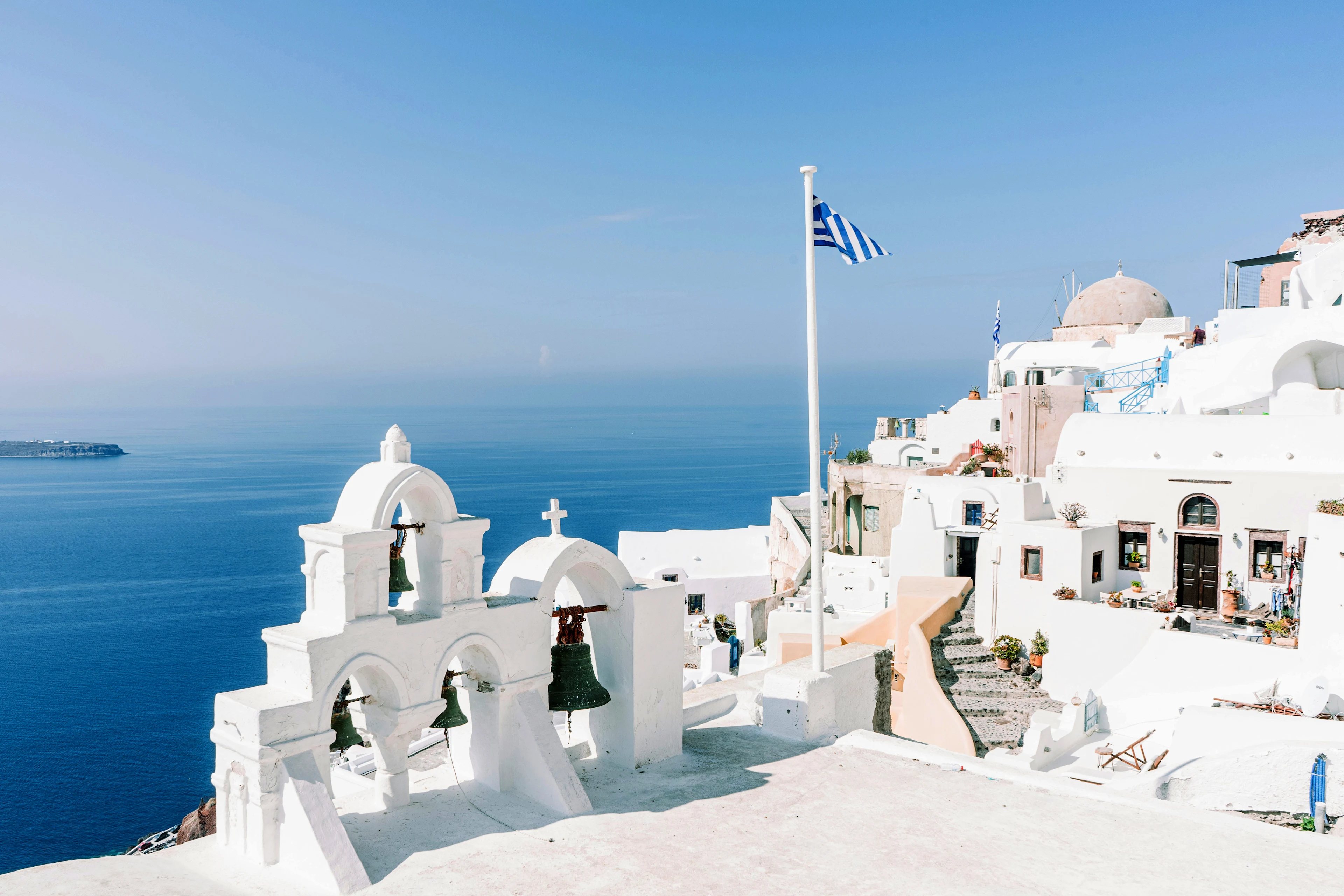 Hvitkalkade hus och kyrkor på Santorini