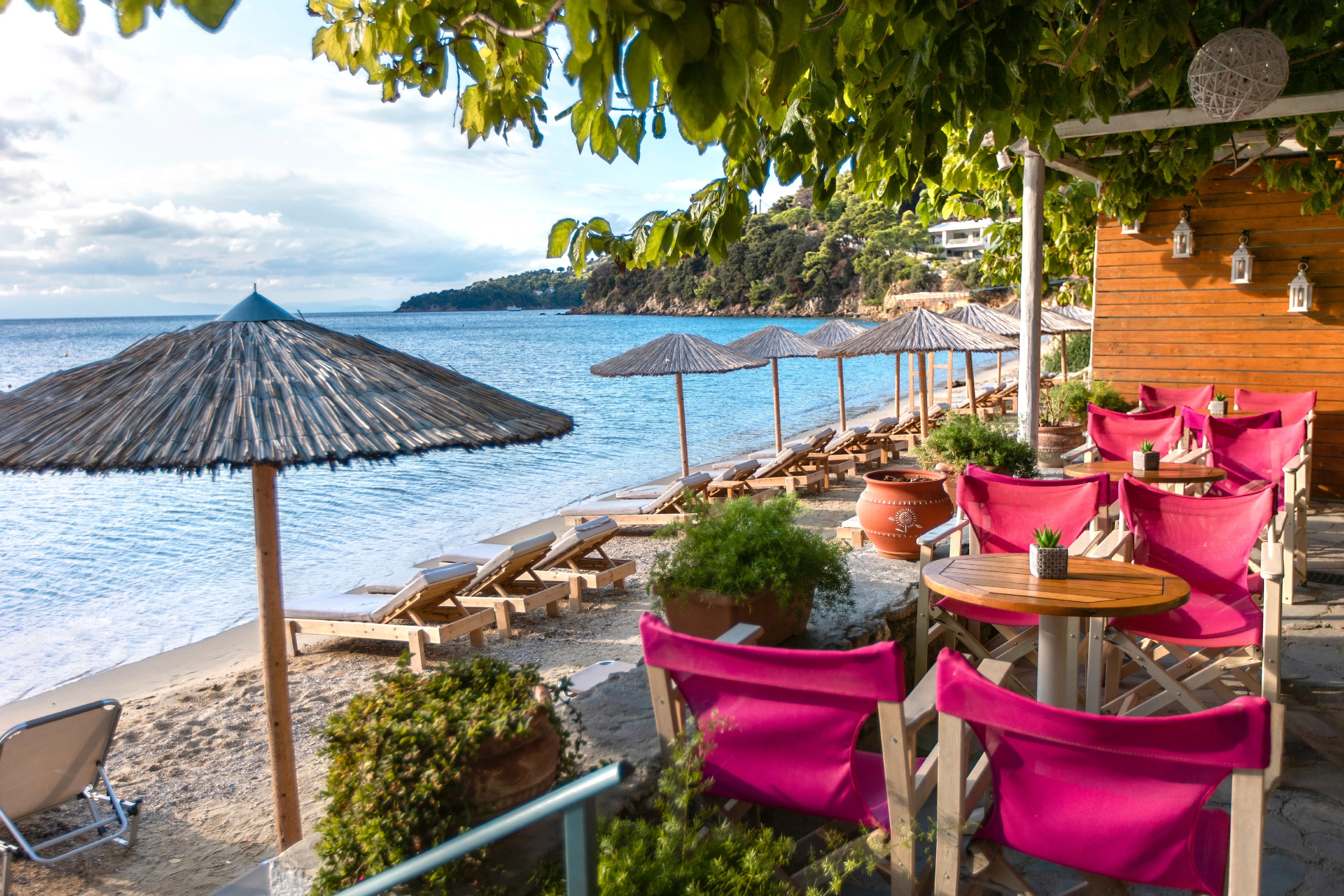 Strand med parasoller på Skiathos