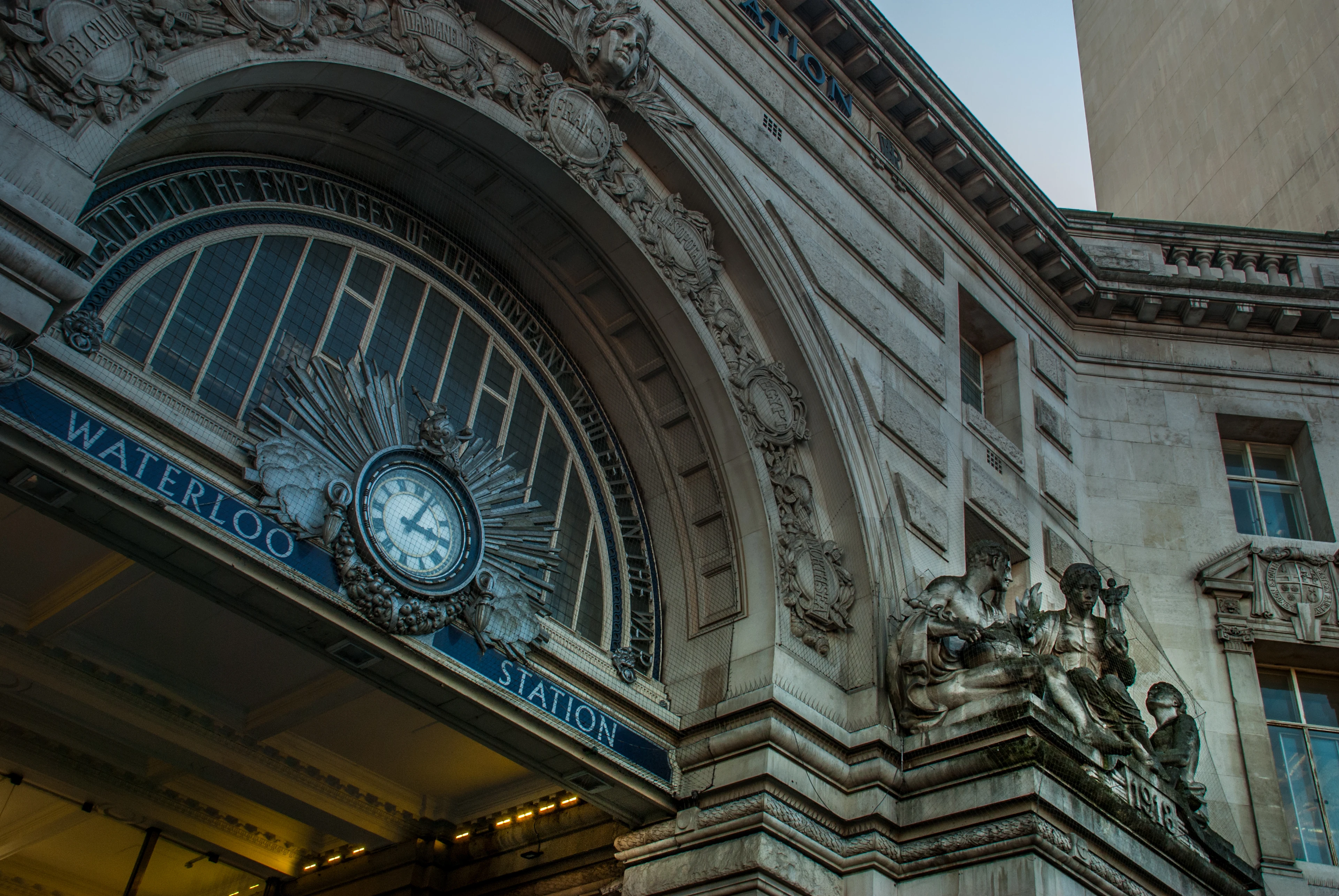Stationsbyggnaden vid Waterloo i London