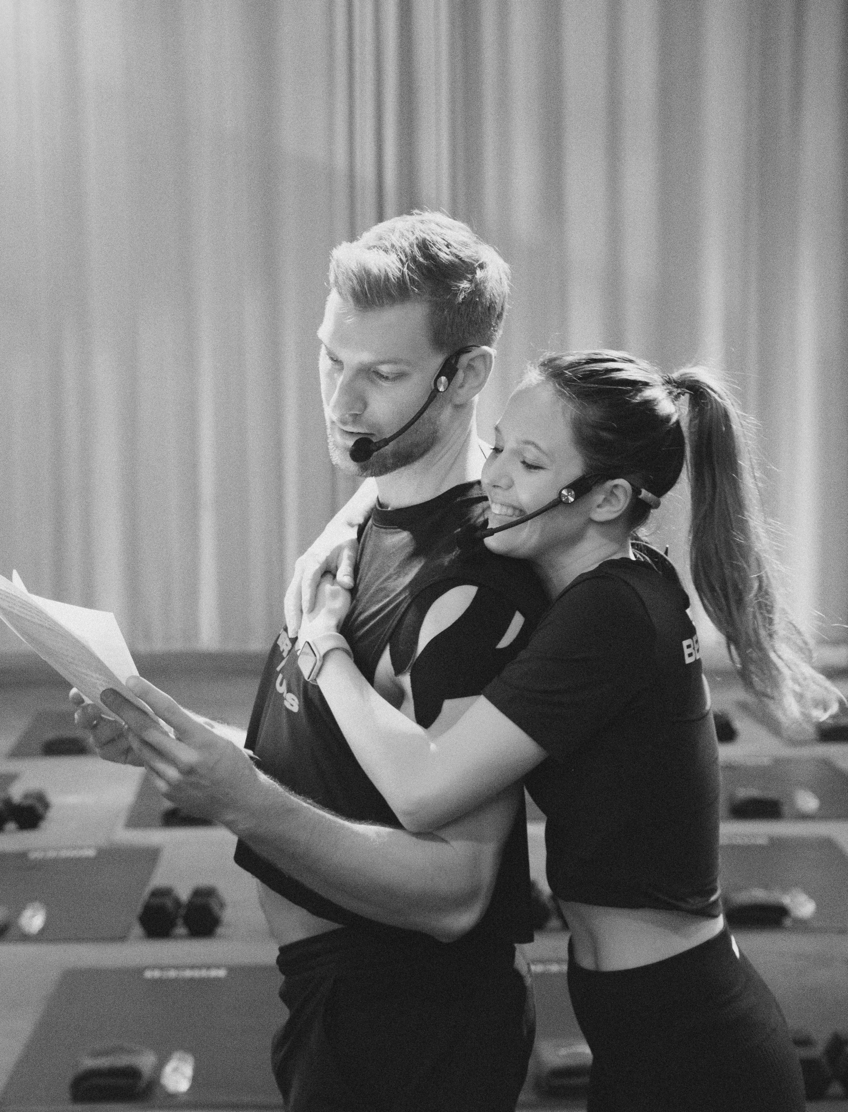 Beatriders instruktører der underviser sort/hvid billede.