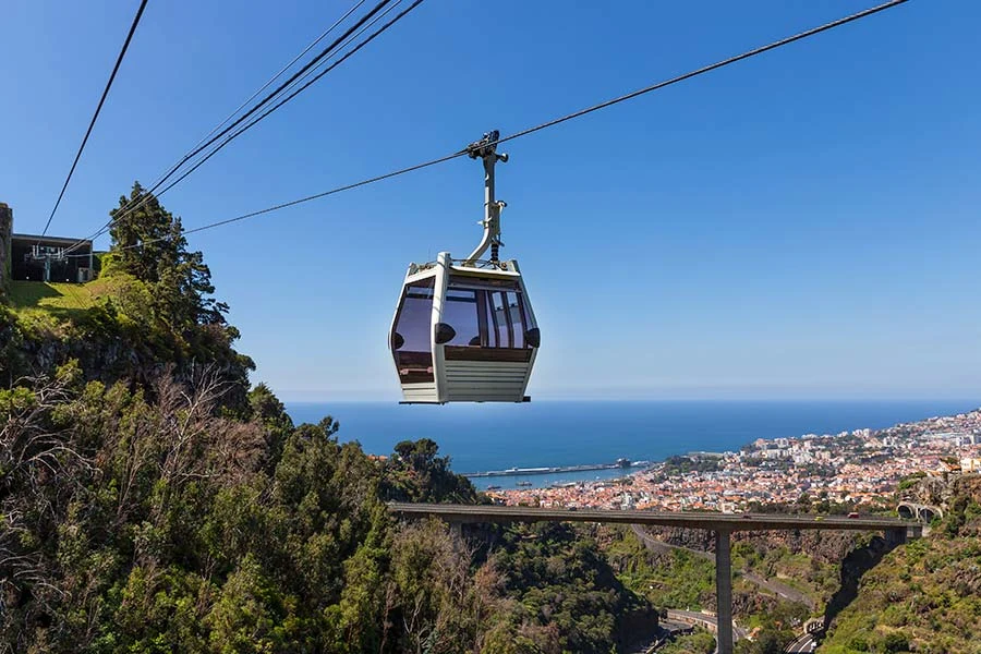 Linbana med vacker utsikt över Funchal på Madeira