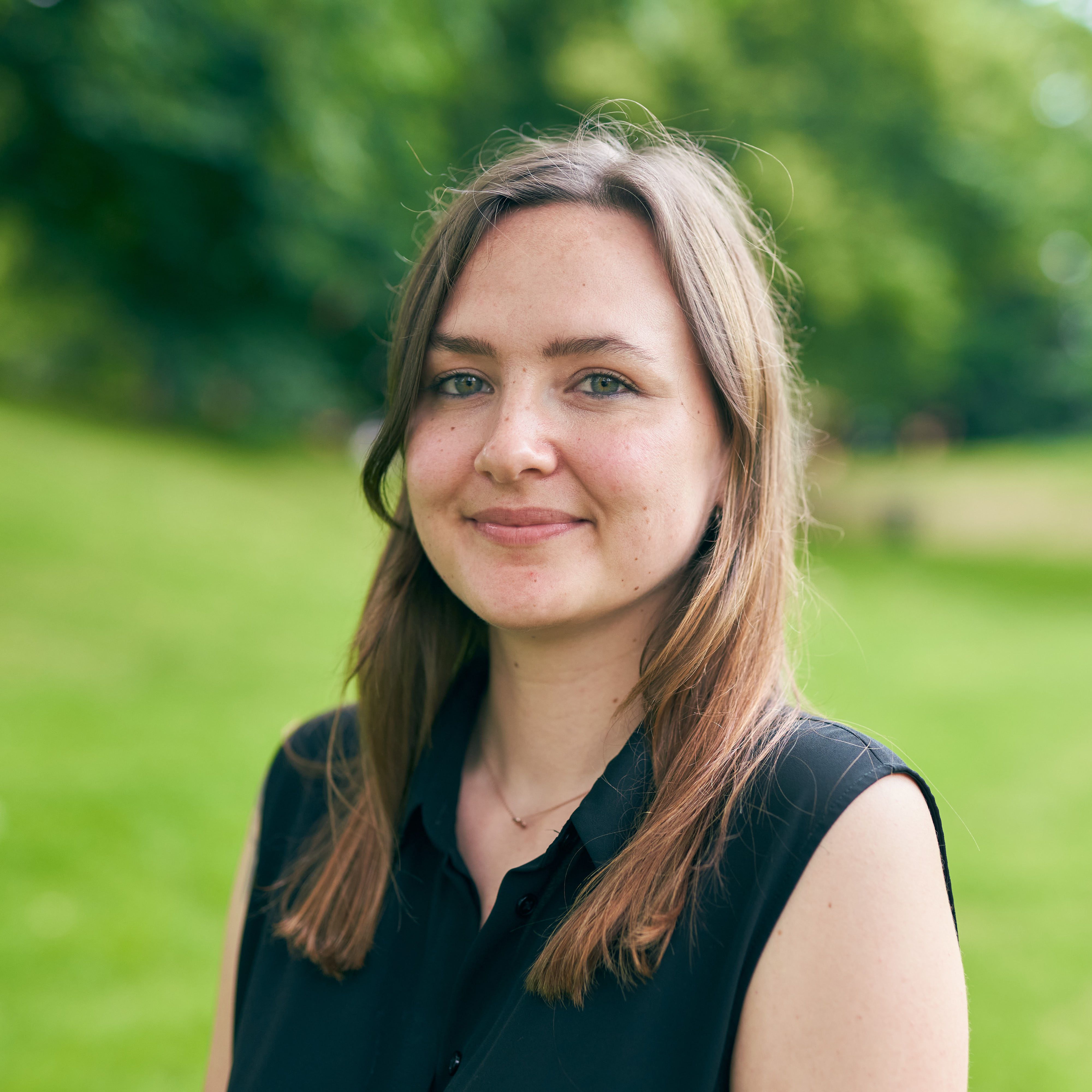 Hannah Yates Headshot