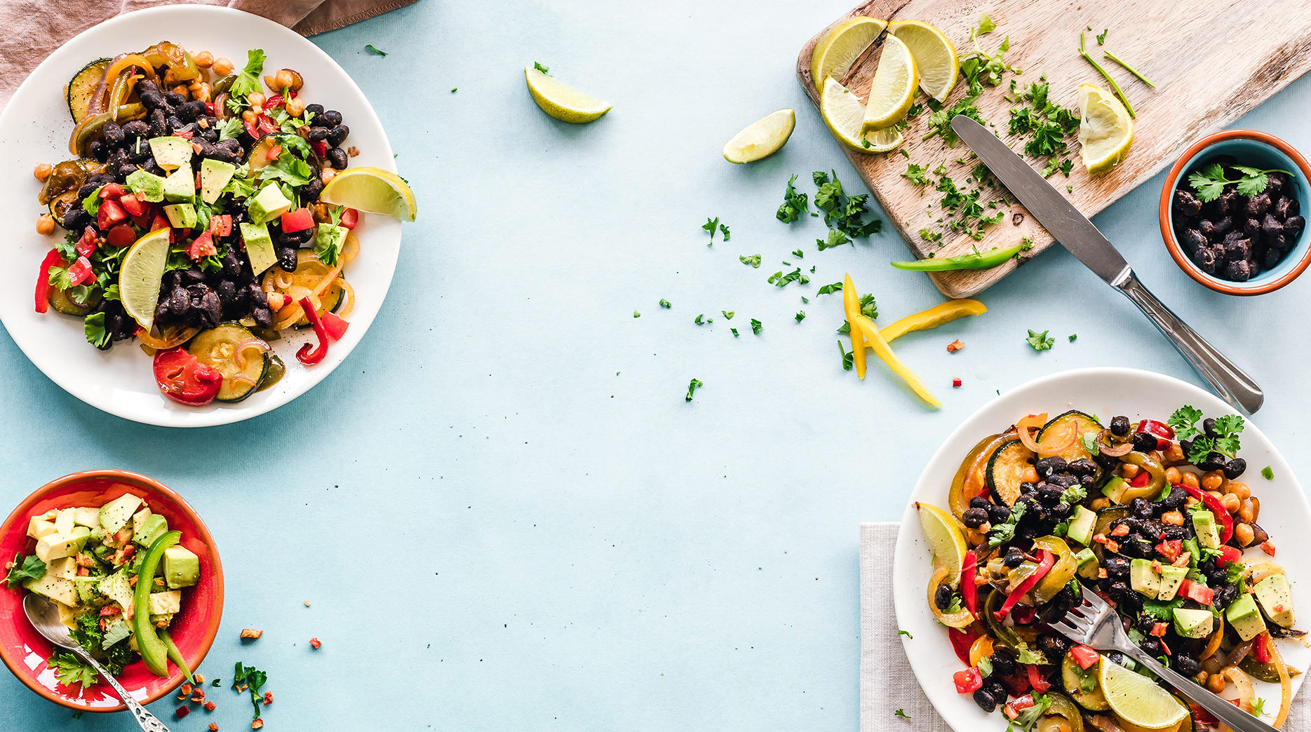 Guiso de frijoles y calabacitas, con pico de gallo