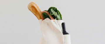 Shopping bag with food and drinks