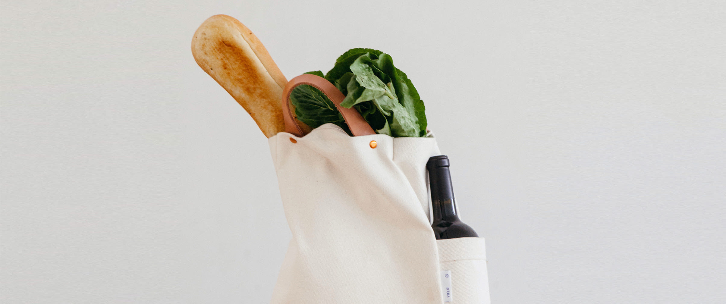 Shopping bag with food and drinks