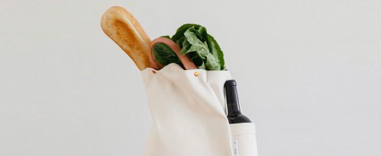 Shopping bag with food and drinks