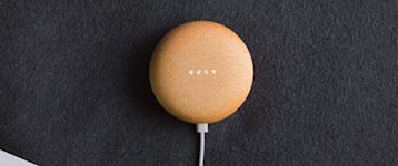 Smart speaker Google Home mini