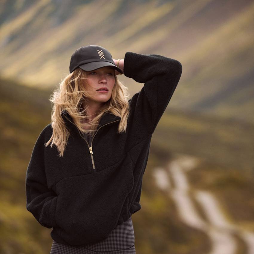 Hoodies & pullovers
