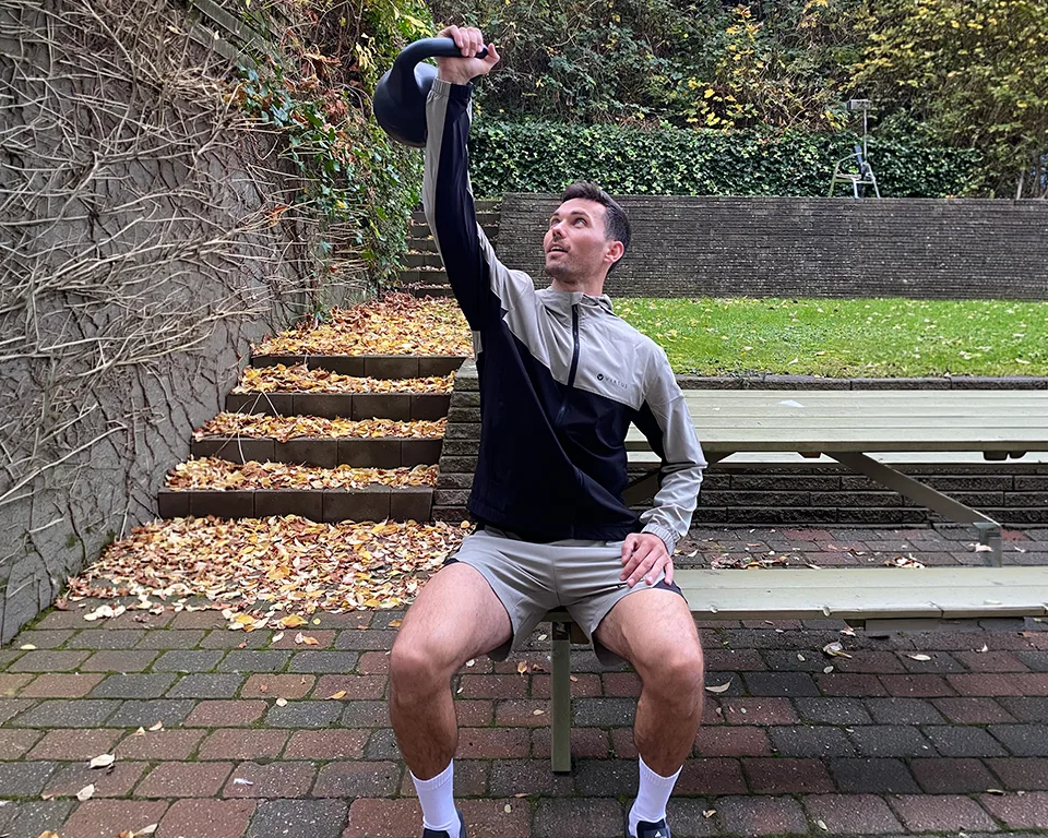 Billede 3 - træning - mand med kettlebell