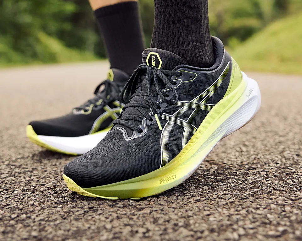 Asics GEL-Kayano 30 - tæt på, på ben