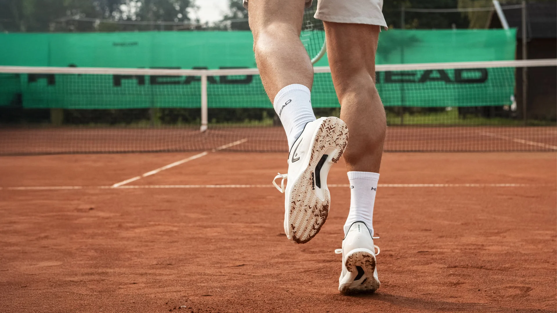 Tekst og billede tennissko univers