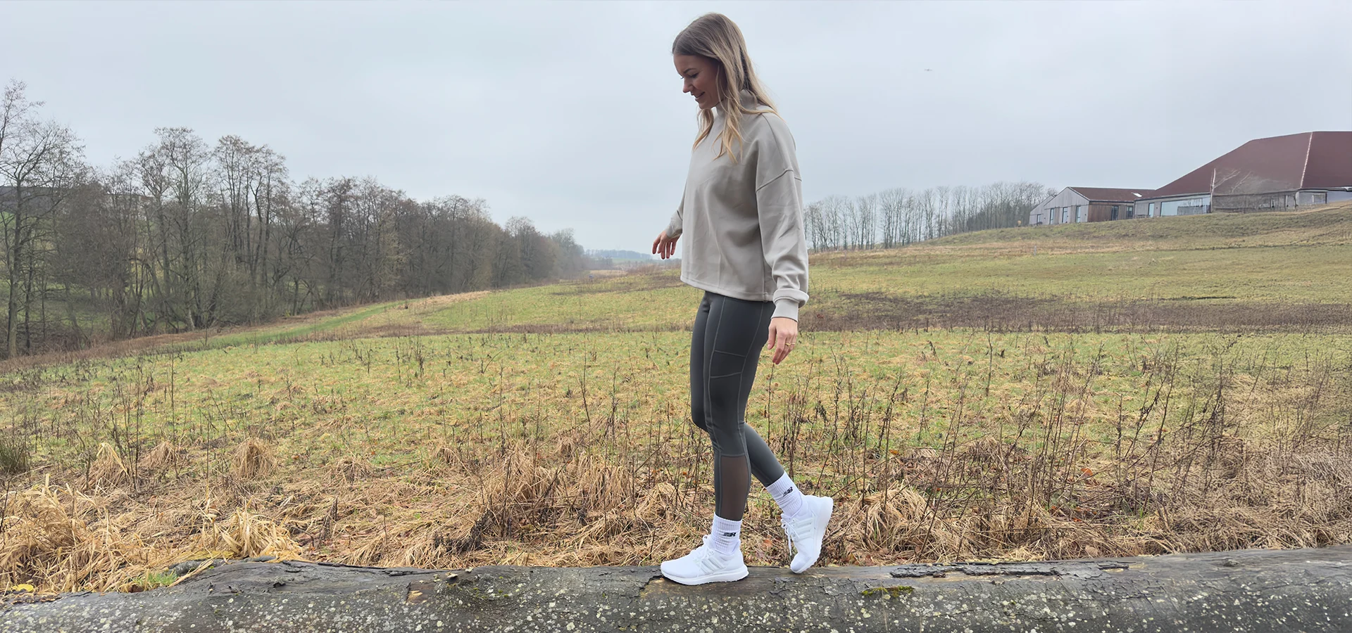 Topbillede - outdoor - kvinde i naturen