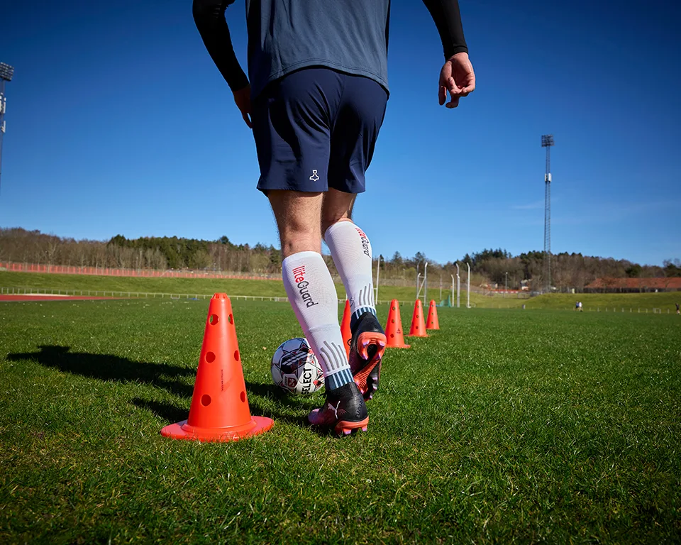 Billede 1 fodbold dribling ved kegler
