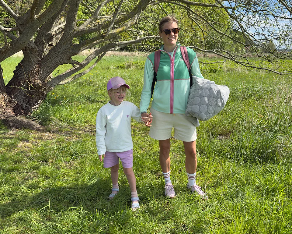 Billede 2 - outdoor - barn og voksen i naturen